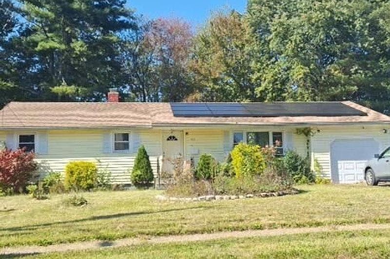 1st image of 33 Hilton Dr