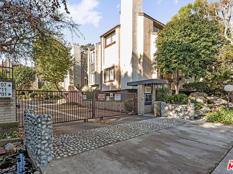 8707 Falmouth Ave #221 — Photo 32