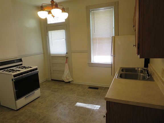 5th image of 4230-4232 Russell Blvd