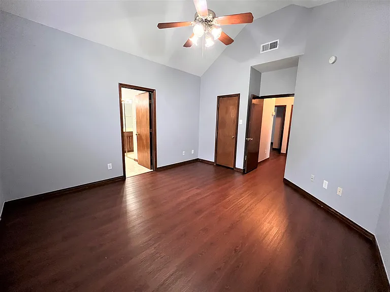 738 Ridgemont Dr — Photo 4