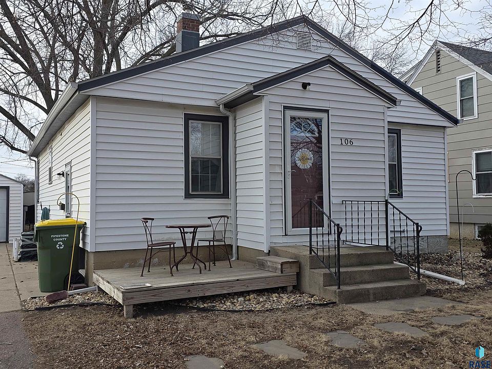 1st image of 106 8th Ave SW