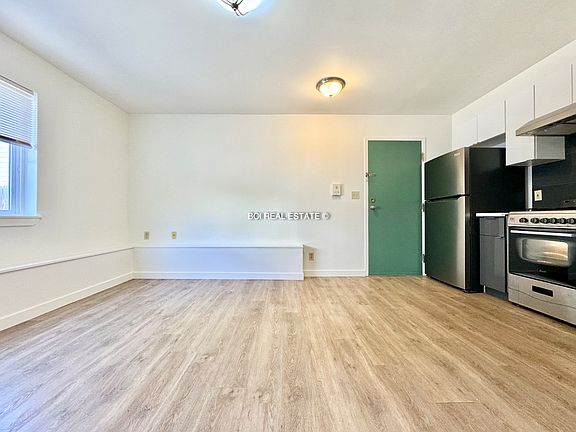 2nd image of 5522 California St #C