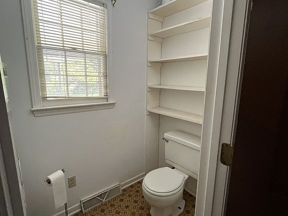 5th image of 5625 Potter Rd