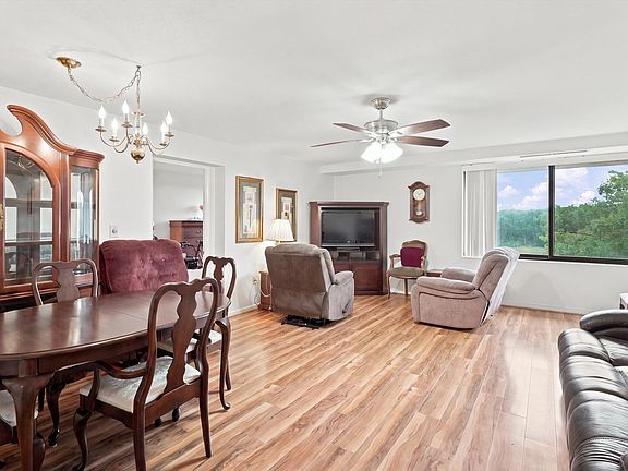 2nd image of 402 Paradise Rd APT 3J