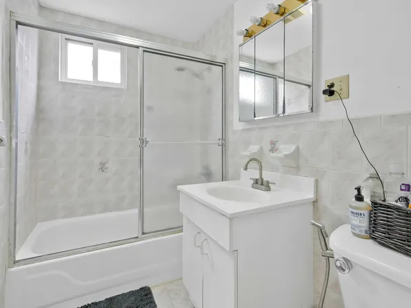 23-13 Ditmars Boulevard image 7 of 18