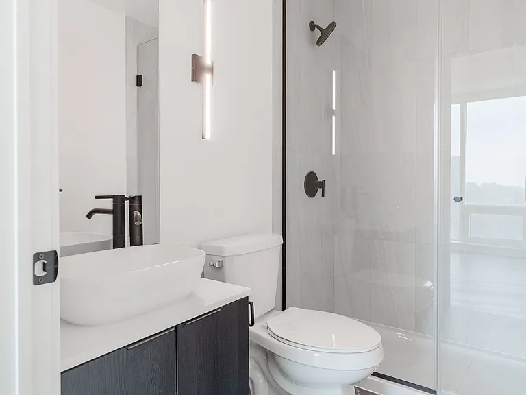 1185 Dupont St #1210 — Photo 24