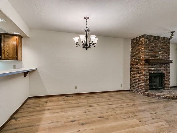 3rd image of 701 36th Ave NW