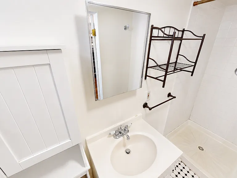 315 42nd St #1 — Photo 9