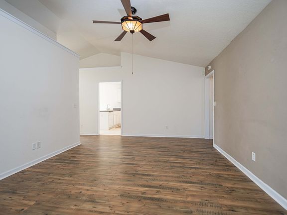 5th image of 607 Seaford Ct