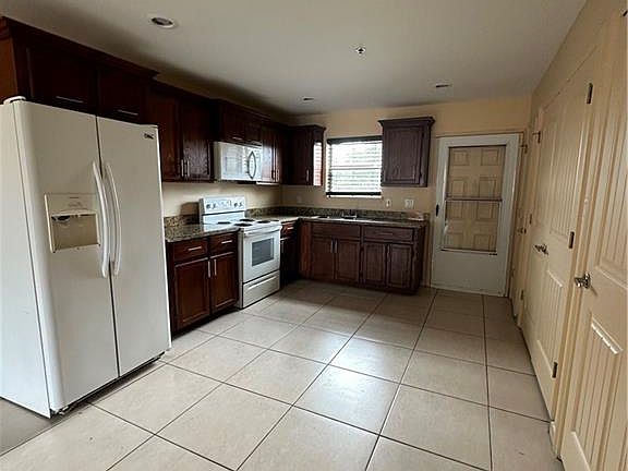 2nd image of 4833 W Erie Ave #1