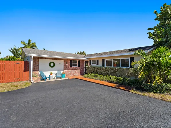 1401 N Lake Court, Lake Clarke Shores, FL 33406