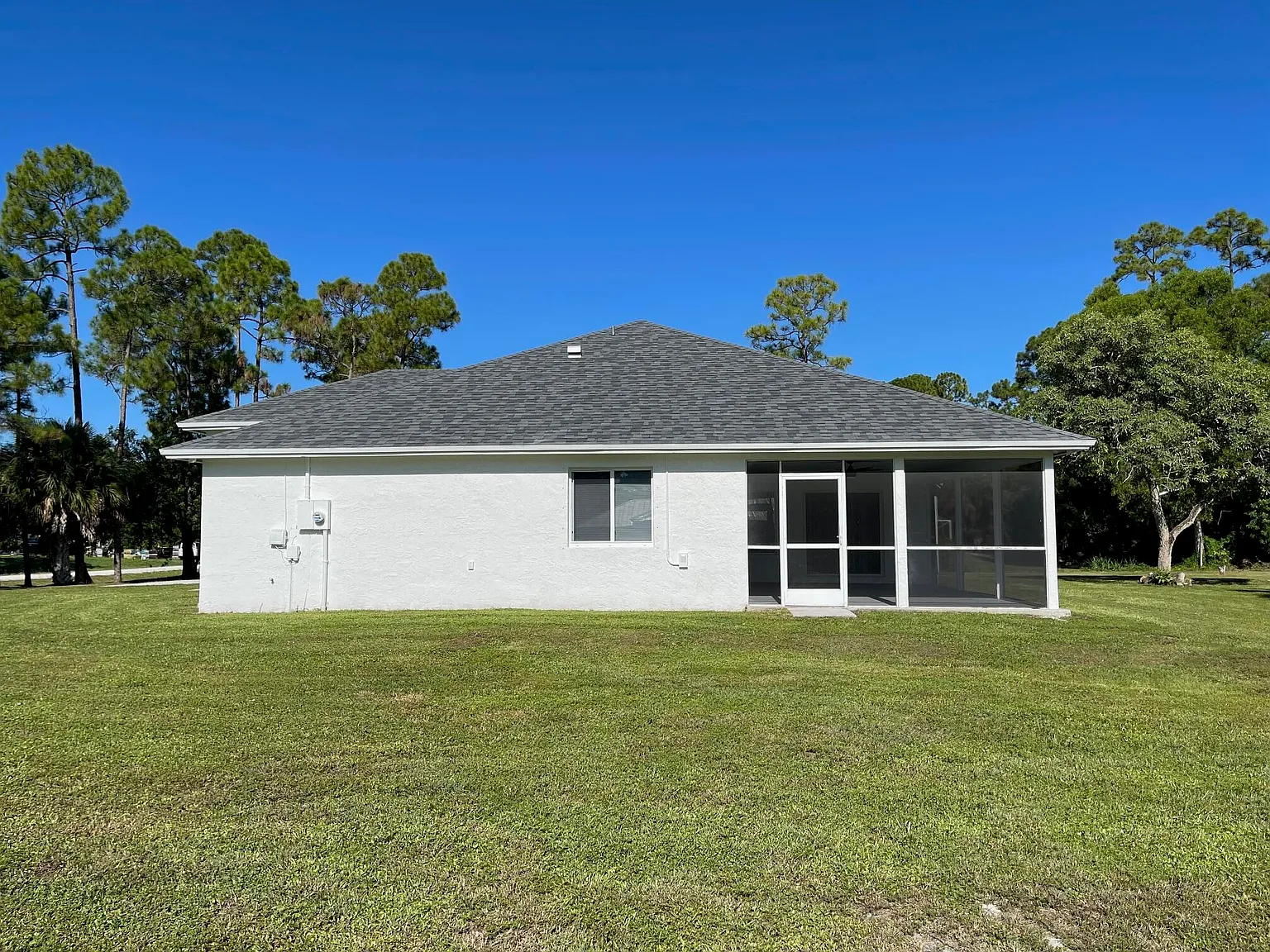 4 bed, 2.0 bath, 2008 sqft, $3,400 — Photo 3