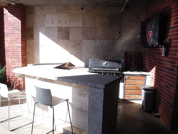 4th image of 401 E Boyd St Suite 401