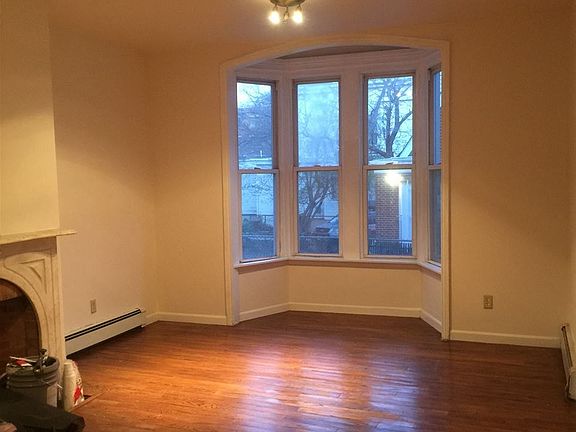 4th image of 104 Fairview Ave