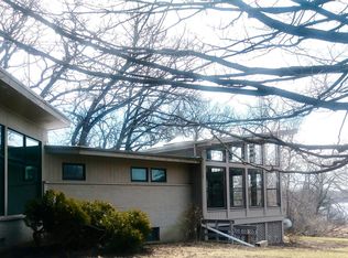 488 E Lake Shore Dr, Barrington, IL 60010
