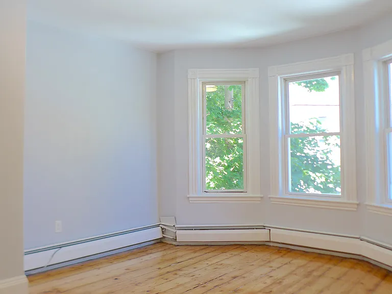 110 Woodstock St — Photo 2