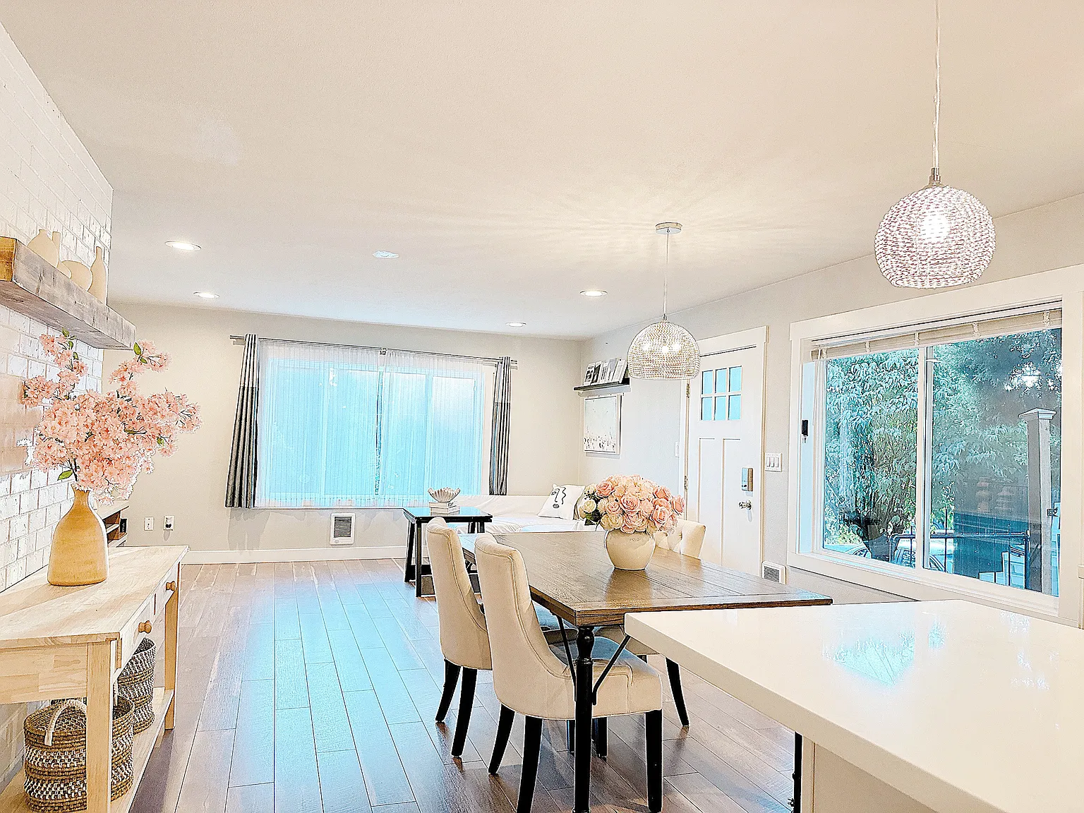 3 bed, 1200 sqft, $2,990 — Photo 3