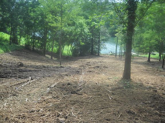 4th image of Lakeside Dr
