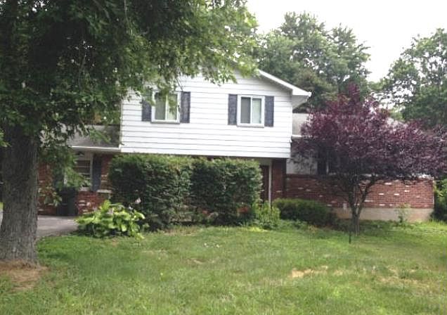 front of house faces Rt #896