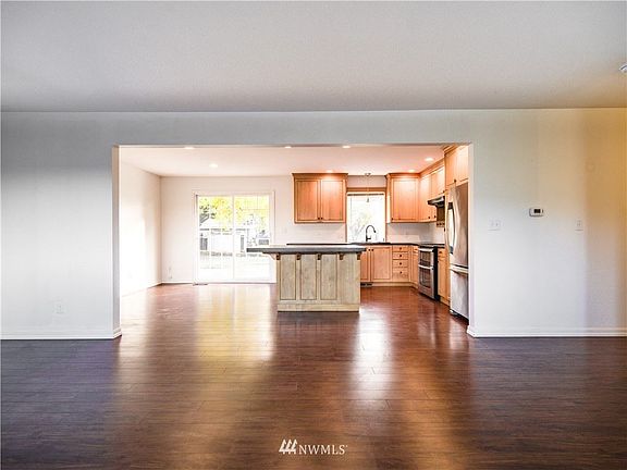 4th image of 1911 Sunset Dr