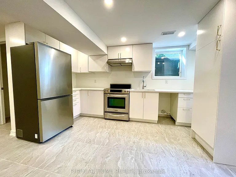 106 Vivians Cres #BASEMENT — Photo 6