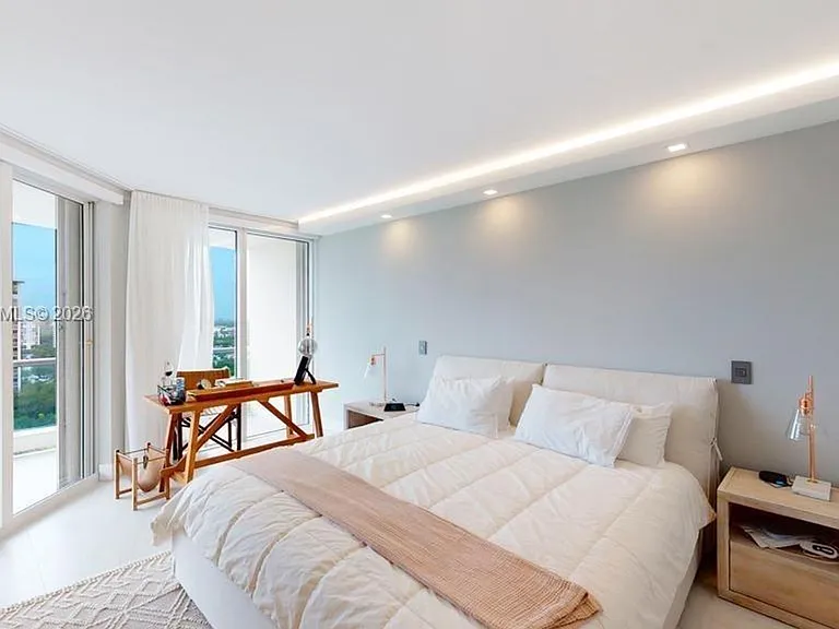 7000 Island Blvd #1808 — Photo 2