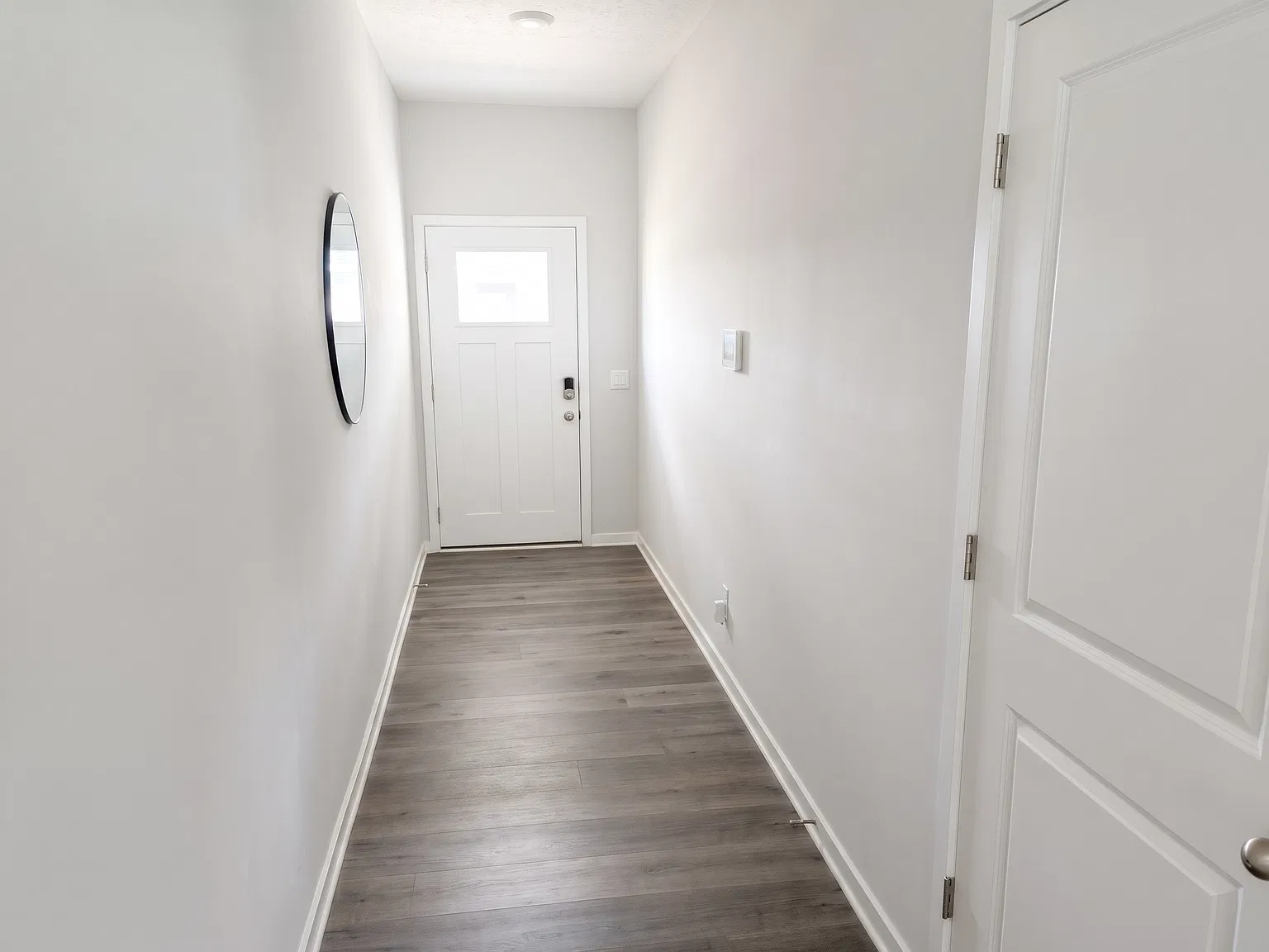 4 bed, 2.5 bath, 1950 sqft, $2,499 — Photo 2