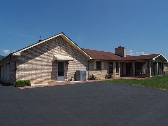 3rd image of 4631 Red Barn Ln NE