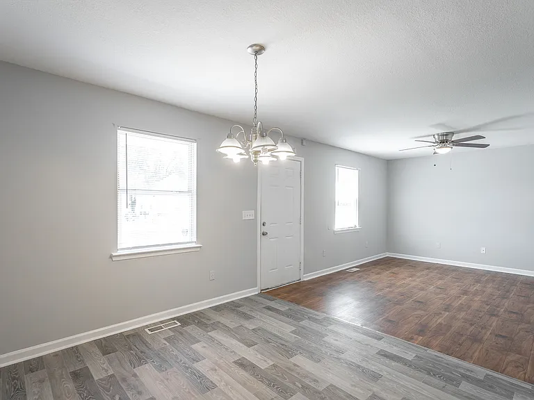 1621 Oak St — Photo 12