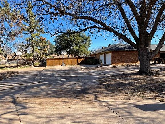 3rd image of 2617 Shoreline Dr