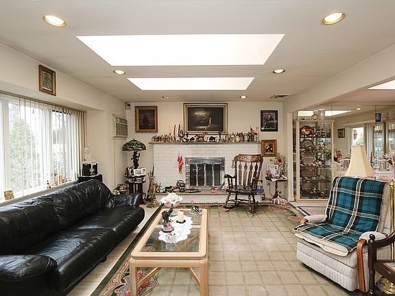 5th image of 330 Ellison Ave