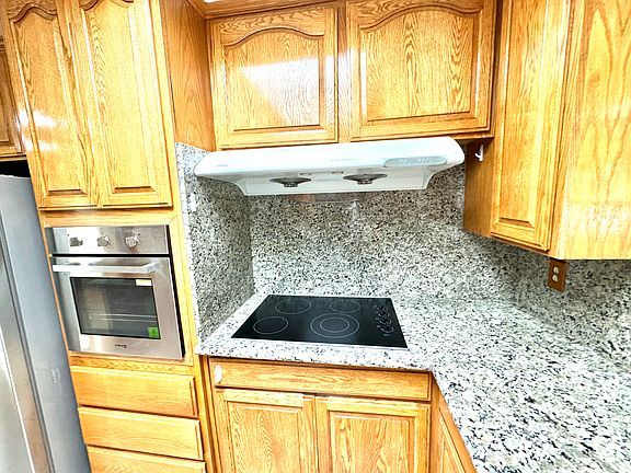 5th image of 6392 Hanover Dr
