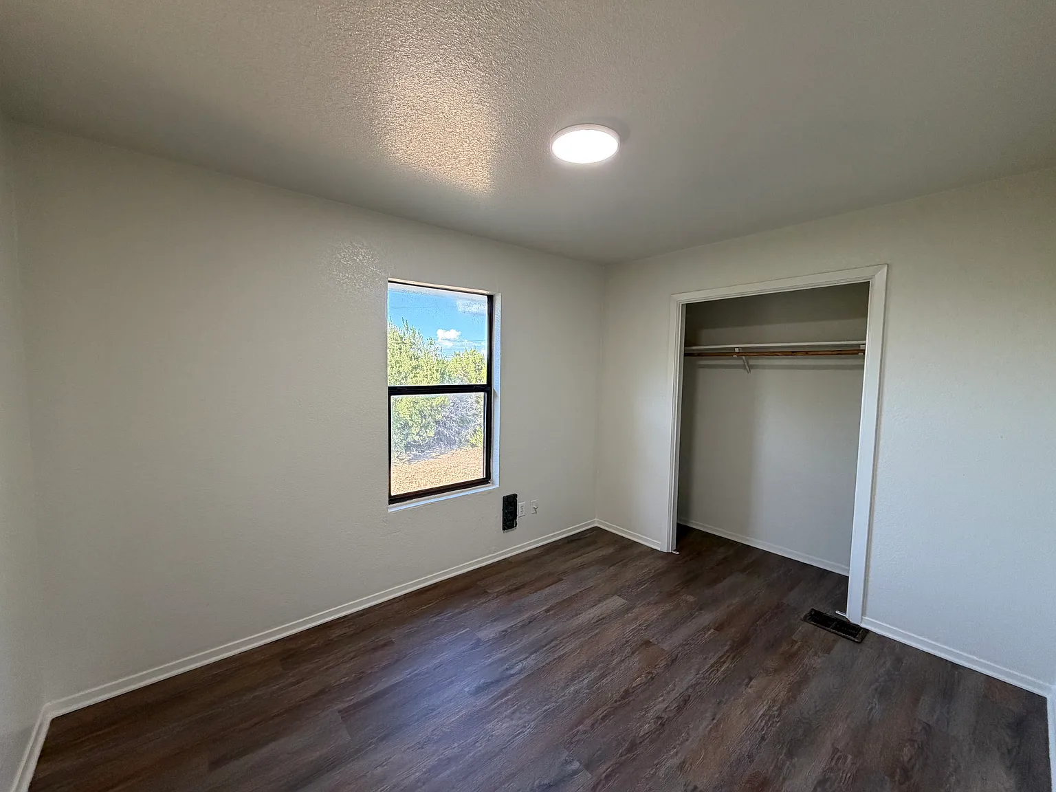 2 bed, 1.5 bath, 885 sqft, $747 — Photo 4
