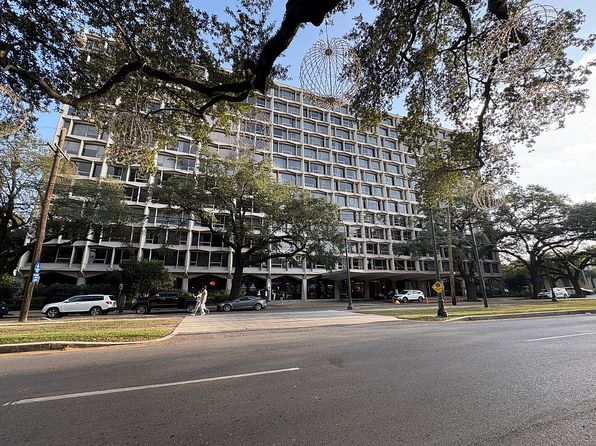 2100 Saint Charles Ave APT 12G