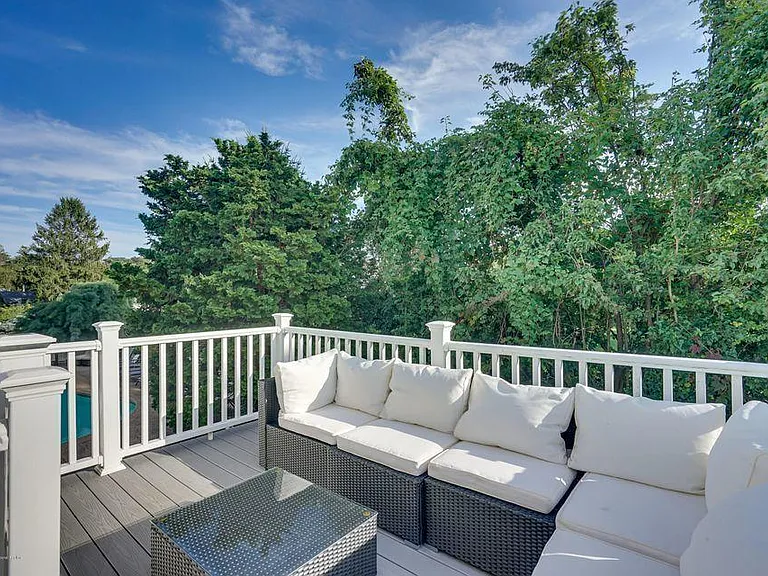 45 Roslyn Ct — Photo 26