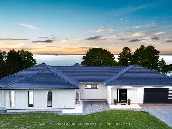 2486 Howe Island Dr, Frontenac Islands, ON K7G 2V6