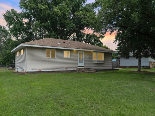 1517 122nd Ave NE, Blaine, MN 55449
