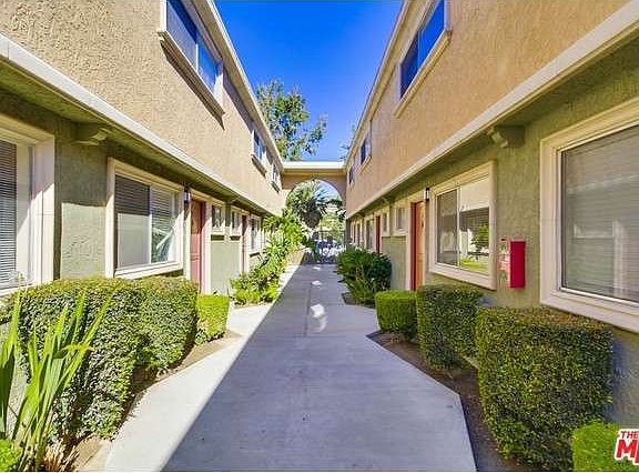 4th image of 20246 Cohasset St Unit 3