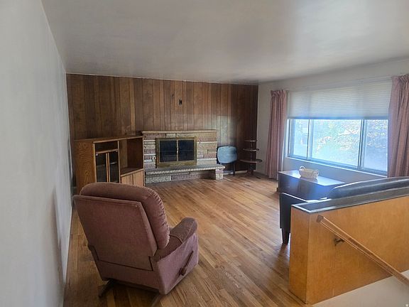 3rd image of 247 E Nicoletti Dr