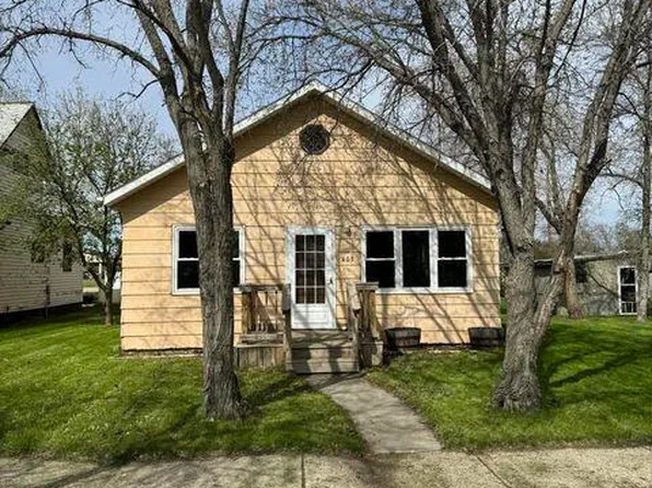 403 2nd Ave NE, Crosby, ND 58730
