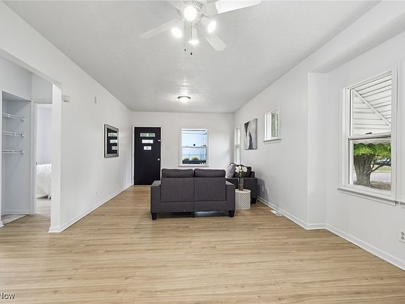 5th image of 954 Georgia Ave