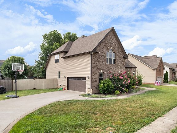 5th image of 743 Cavalier Dr