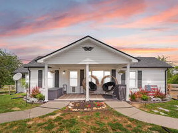 5600 Richmond Rd, Irvine, KY 40336