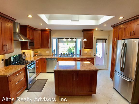 5th image of 879 S Knickerbocker Dr