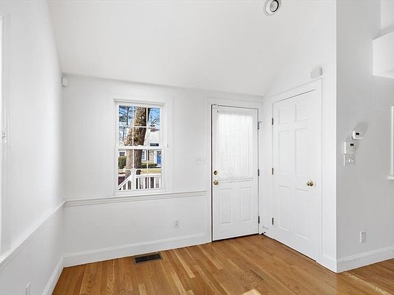 4th image of 100 Holly Hill Cir