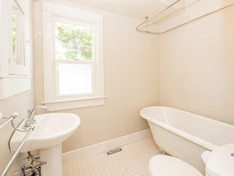 6302 SE 49th Ave — Photo 11
