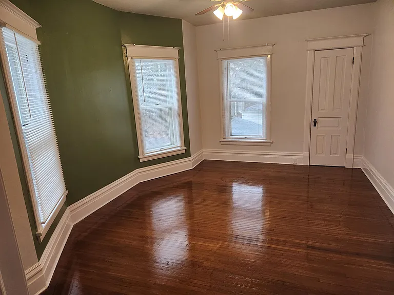 605 E Washington St #B — Photo 22