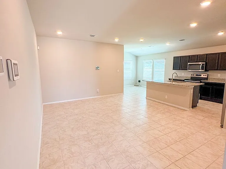 6401 Coneflower Dr — Photo 3