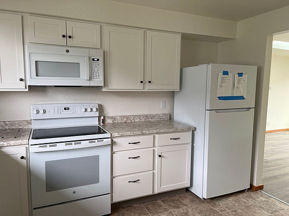 3rd image of 187 F St APT B