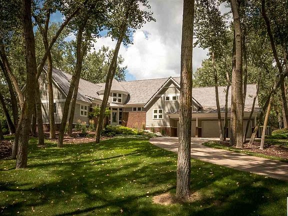 2nd image of 955 Quail Hollow Cir